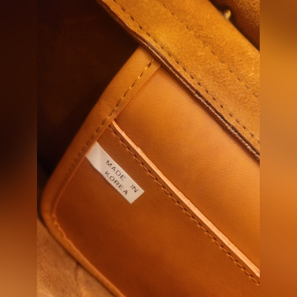 Real Leather Unisex Messenger Camel Color Bag - Picture 3 of 3